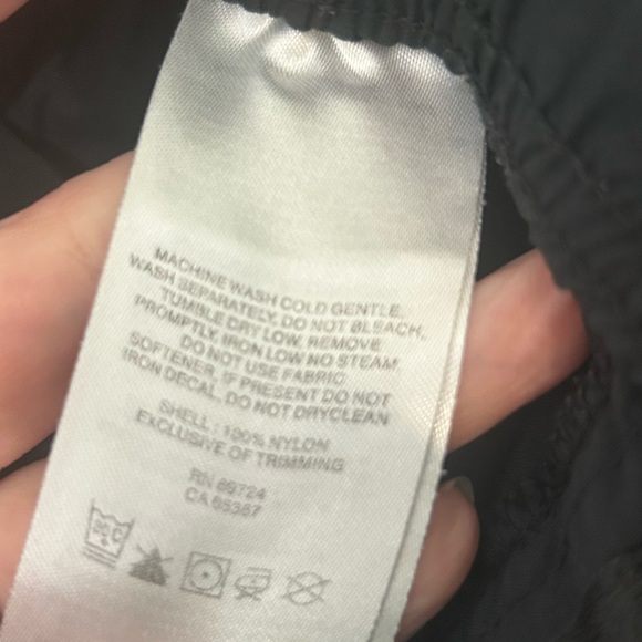 Columbia Women’s Black Nylon Active Shorts. Size Small, 5.5” inseam. Quick Dry. - Picture 7 of 8